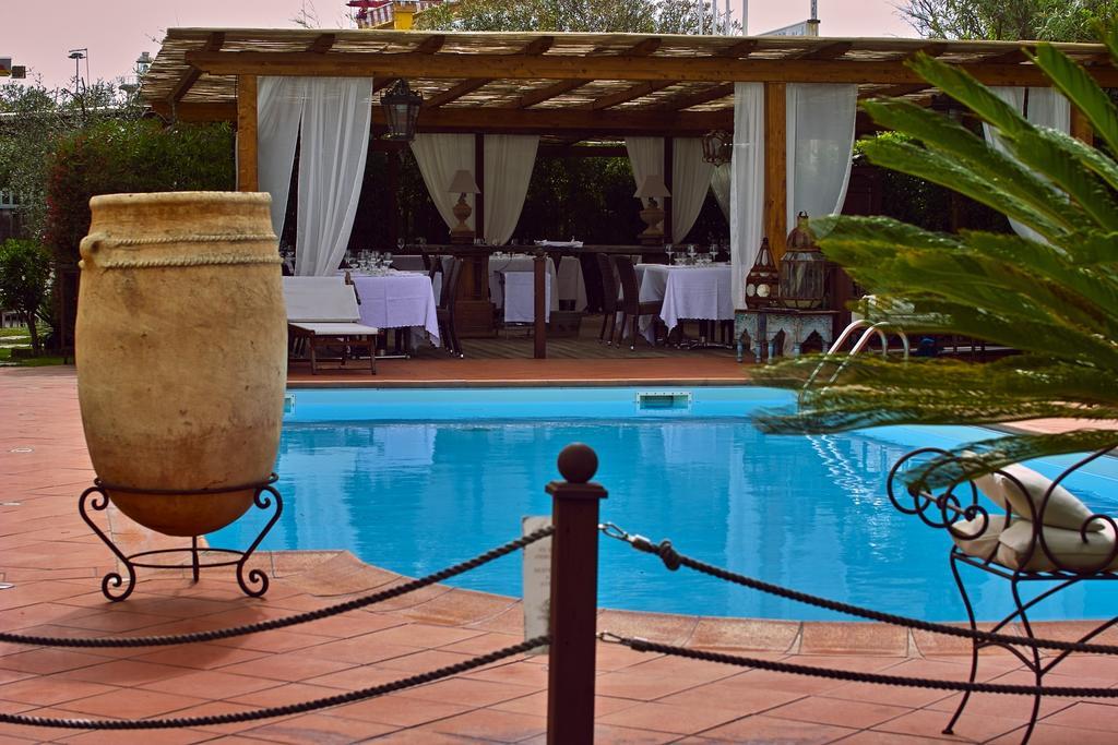 Hotel Atlantic Марина ди Карара Екстериор снимка